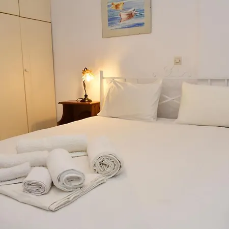 Andros 2 Berdrooms 4 Persons Cycladic House. קיפרי