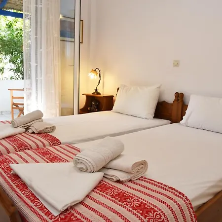 Andros 2 Berdrooms 4 Persons Cycladic House. בית נופש