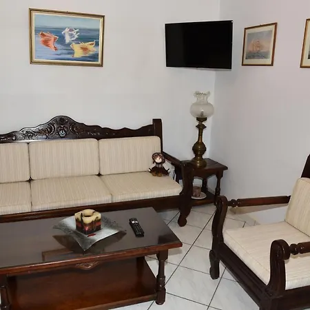 Andros 2 Berdrooms 4 Persons Cycladic House. בית נופש קיפרי